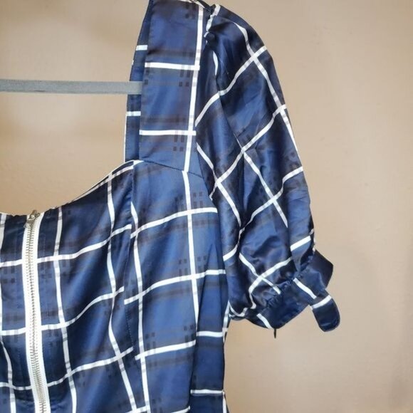 NWT‎ Navy Plaid Square Neck Short Sleeve Fit + Flare Size L - Picture 4 of 9